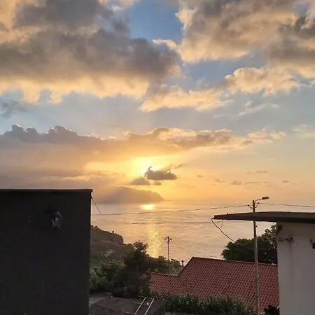 Lombada House Casa de Férias *