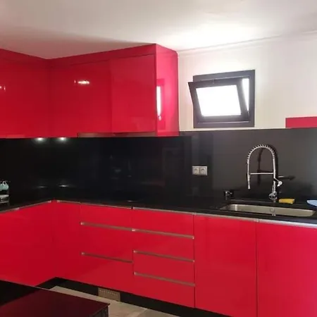 Lombada House *