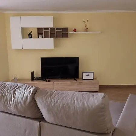 Lombada House *